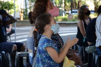 Foto - EmCena Brasil - espetáculo na Praça da Bandeira