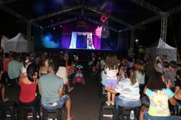 Foto - EmCena Brasil - espetáculo na Praça da Bandeira