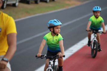 Foto - Pista de caminhada e ciclofaixa