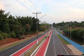 Foto - Pista de caminhada e ciclofaixa