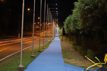 Foto - Pista de caminhada e ciclofaixa