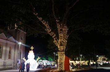 Foto - Natal de Luz - enfeites na Praça da Bandeira