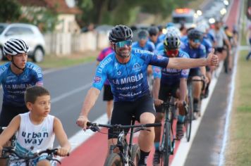 Foto - Pista de caminhada e ciclofaixa