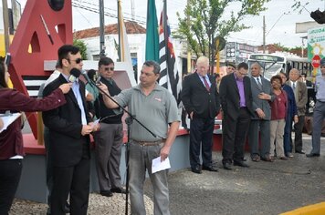 Foto - Homenagens a Revolução de 1932;* Praça 9 de Julho