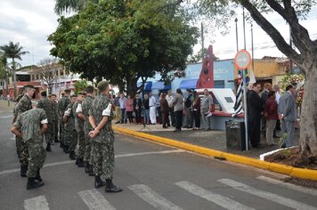 Foto - Homenagens a Revolução de 1932;* Praça 9 de Julho