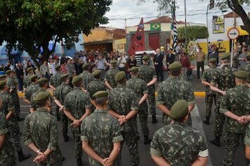 Foto - Homenagens a Revolução de 1932;* Praça 9 de Julho