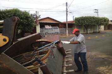 Foto - Mutirão de limpeza e combate à dengue