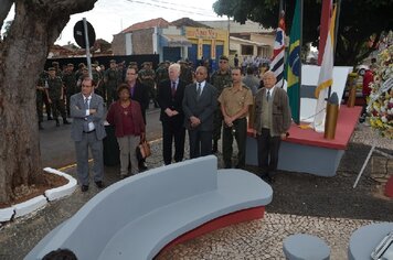 Foto - Homenagens a Revolução de 1932;* Praça 9 de Julho