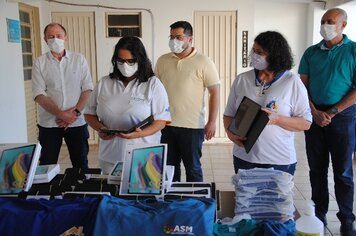 Foto - Entrega Uniformes e Tablets Secretaria de Saúde