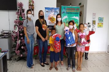 Foto - Entrega de brinquedos CRAS Sul e Leste - Força do Bem