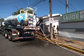 Foto - Higienização de espaços públicos - Parceria com a SABESP