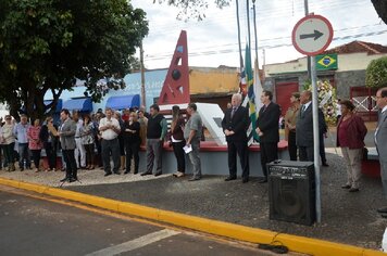 Foto - Homenagens a Revolução de 1932;* Praça 9 de Julho