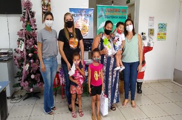 Foto - Entrega de brinquedos CRAS Sul e Leste - Força do Bem