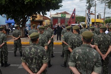 Foto - Homenagens a Revolução de 1932;* Praça 9 de Julho