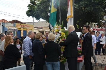 Foto - Homenagens a Revolução de 1932;* Praça 9 de Julho