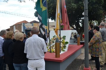 Foto - Homenagens a Revolução de 1932;* Praça 9 de Julho