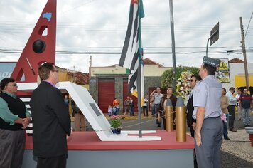 Foto - Homenagens a Revolução de 1932;* Praça 9 de Julho