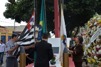 Foto - Homenagens a Revolução de 1932;* Praça 9 de Julho