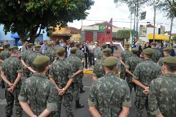 Foto - Homenagens a Revolução de 1932;* Praça 9 de Julho