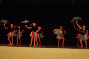 Foto - 4ª Rodada Cultural e apresentação da dança "Banho de cheiro"