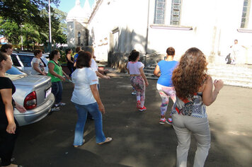 Foto - Atividade física desenvolvida em comemoração ao mês da mulher