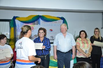 Foto - Cerimônia de formatura do Polo Regional da Beleza de Tupã