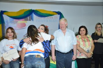 Foto - Cerimônia de formatura do Polo Regional da Beleza de Tupã