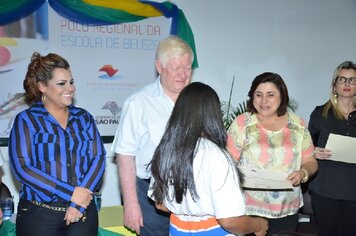 Foto - Cerimônia de formatura do Polo Regional da Beleza de Tupã