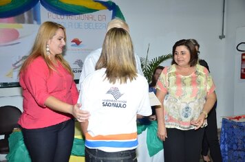 Foto - Cerimônia de formatura do Polo Regional da Beleza de Tupã