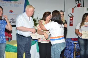 Foto - Cerimônia de formatura do Polo Regional da Beleza de Tupã