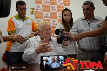 Foto - Coletiva - Compra de Kits da Educação