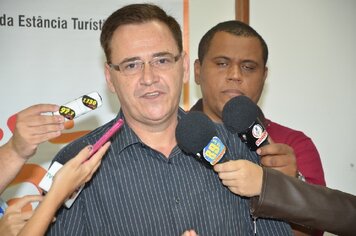 Foto - Gaspar recebe Prêmio 'Prefeito Empreendedor' do Sebrae