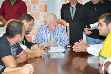 Foto - Gaspar recebe Prêmio 'Prefeito Empreendedor' do Sebrae