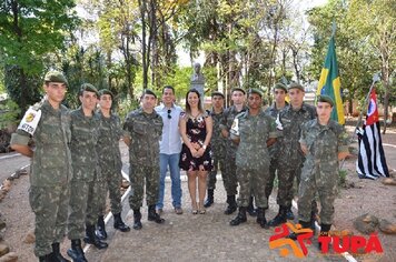 Foto - Homenagem ao fundador de Tupã