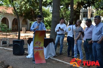 Foto - Homenagem ao fundador de Tupã