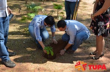 Foto - Homenagem ao fundador de Tupã