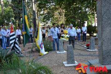 Foto - Homenagem ao fundador de Tupã