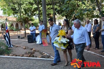 Foto - Homenagem ao fundador de Tupã