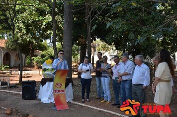 Foto - Homenagem ao fundador de Tupã