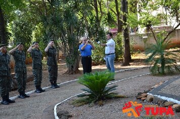 Foto - Homenagem ao fundador de Tupã