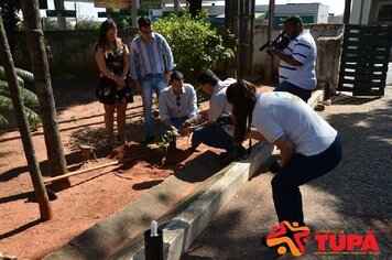 Foto - Homenagem ao fundador de Tupã