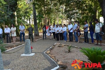 Foto - Homenagem ao fundador de Tupã