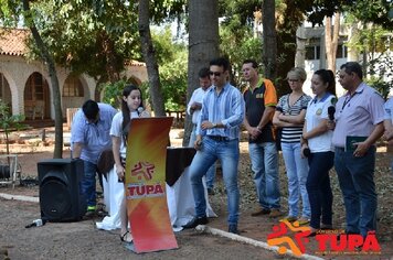 Foto - Homenagem ao fundador de Tupã