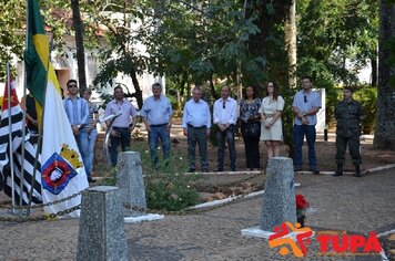 Foto - Homenagem ao fundador de Tupã