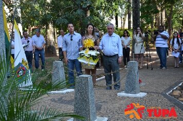 Foto - Homenagem ao fundador de Tupã