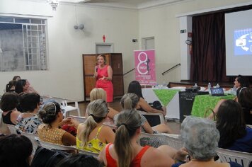 Foto - Palestra sexóloga Carla Cecarello durante Semana da Mulher