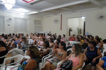 Foto - Palestra sexóloga Carla Cecarello durante Semana da Mulher