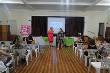 Foto - Palestra sexóloga Carla Cecarello durante Semana da Mulher