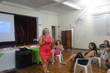 Foto - Palestra sexóloga Carla Cecarello durante Semana da Mulher