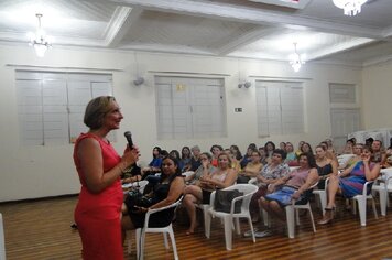 Foto - Palestra sexóloga Carla Cecarello durante Semana da Mulher